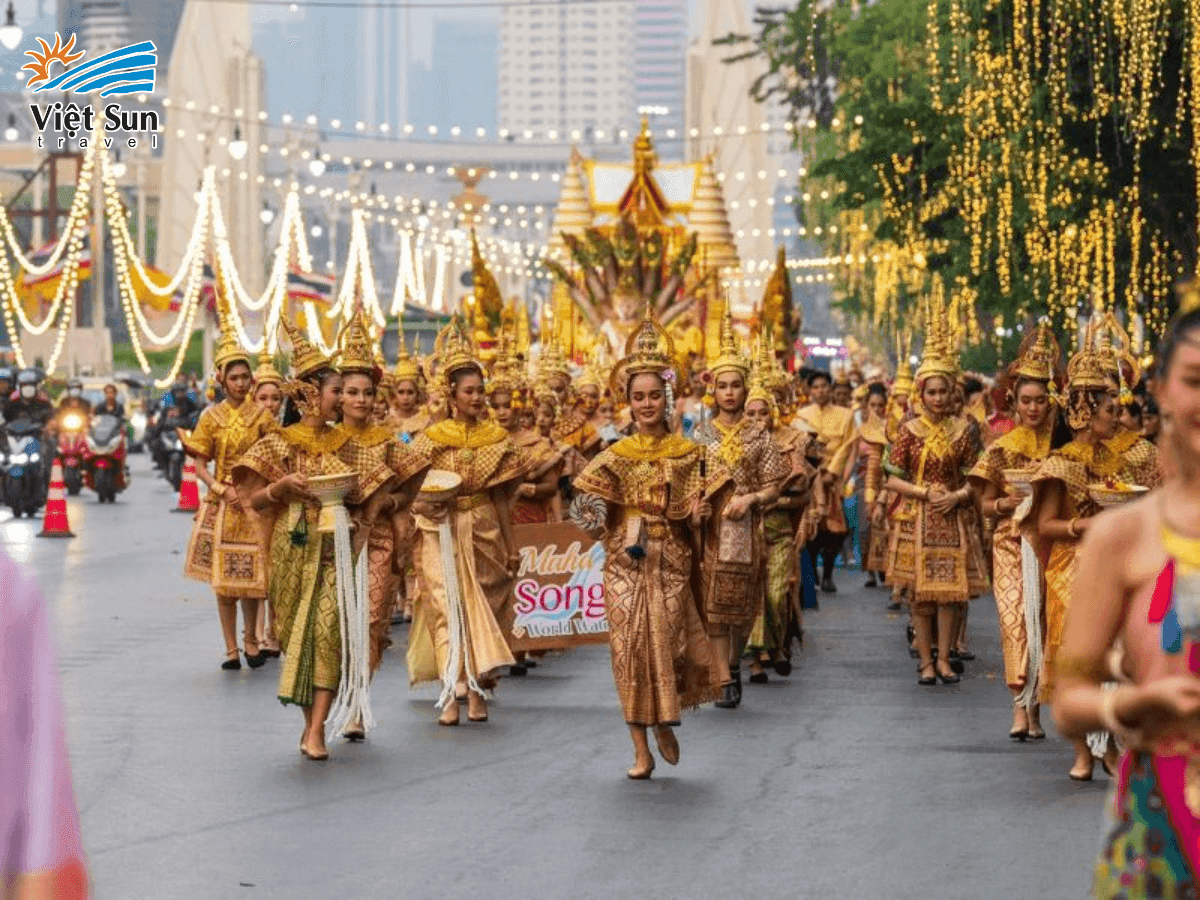 Diễu hành đón Tết Songkran trên đường phố