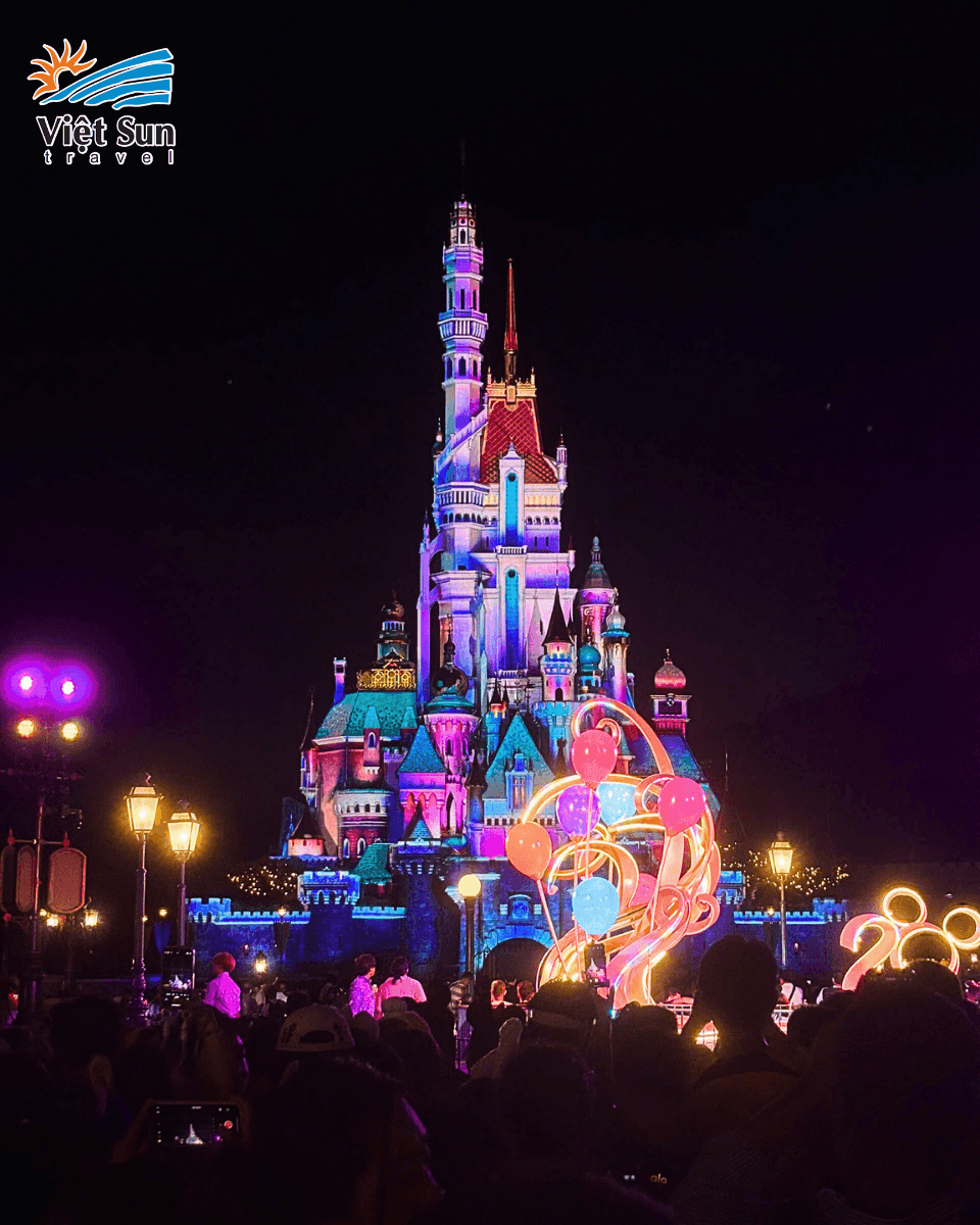 DisneyLand HongKong về đêm