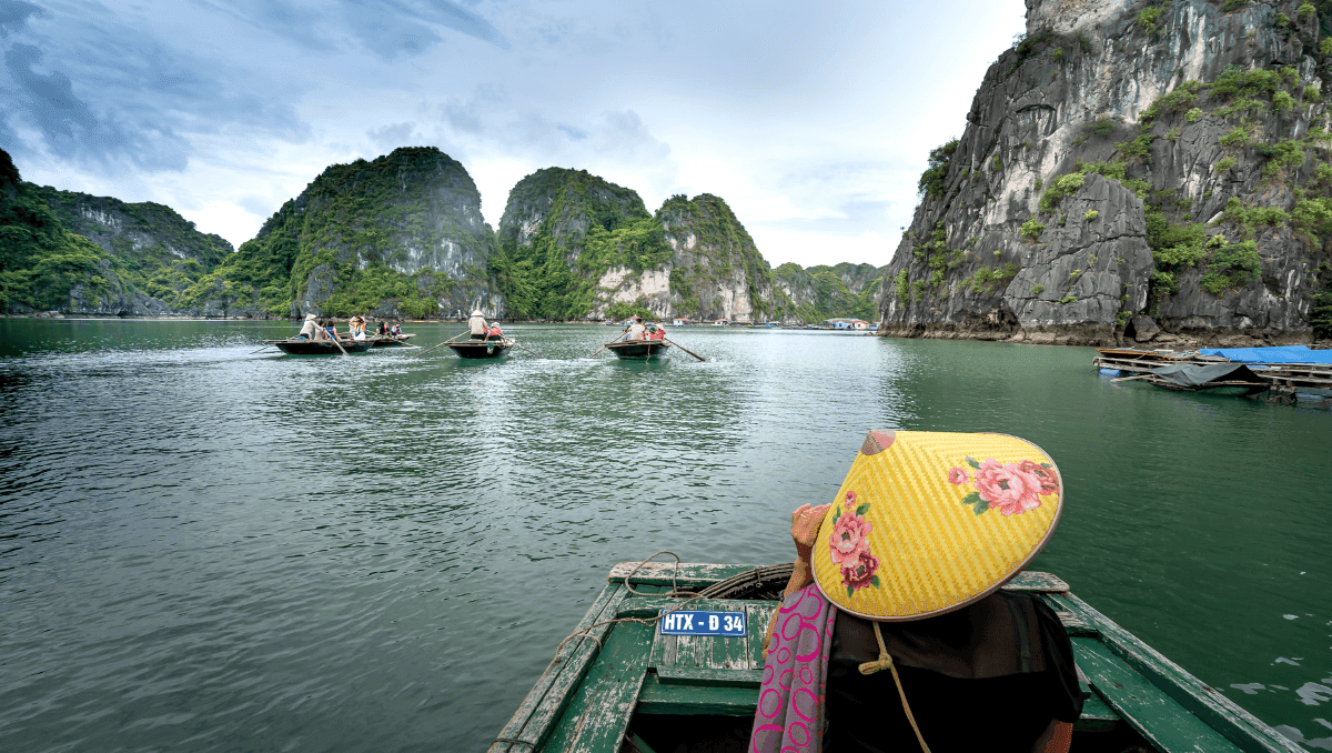 Tham quan Vịnh Hạ Long