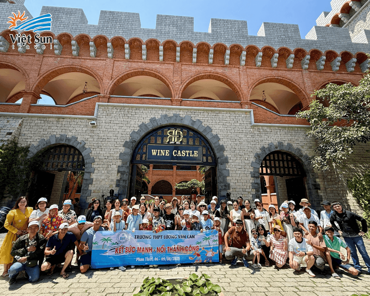 Đoàn Trường THPT Lương Văn Can tham quan nghỉ dưỡng tại Phan Thiết 
