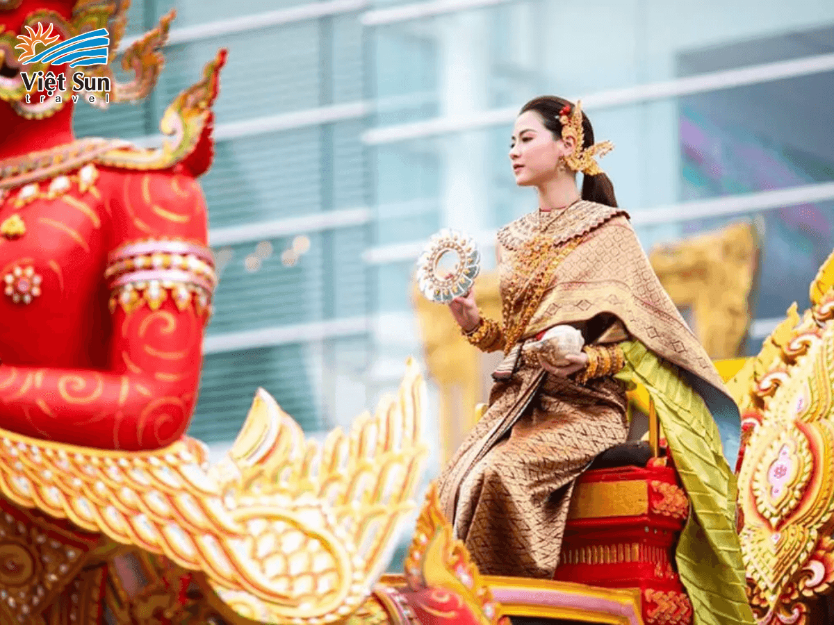 Diễu hành rước kiệu đón Tết Songkran ở Thái Lan