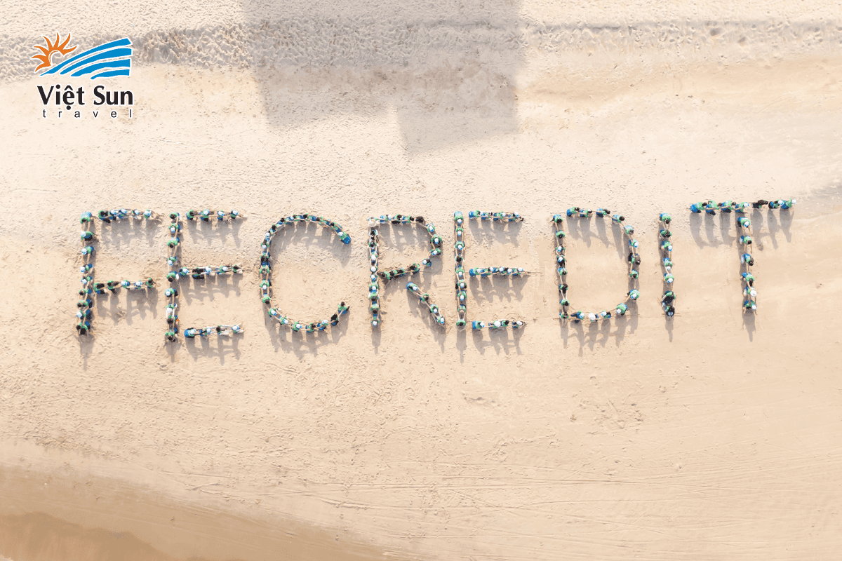 nhân viên FE Credit – Khu vực Mekong III chụp hình tại Phan Thiết
