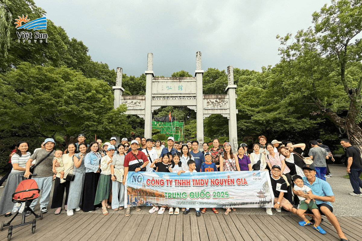 Đoàn khách Viet Sun Check in tại Trung Quốc