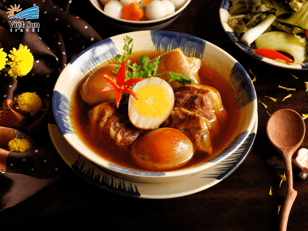 Món thịt kho nước dừa - món ăn truyền thống ngày Tết tại miền Nam