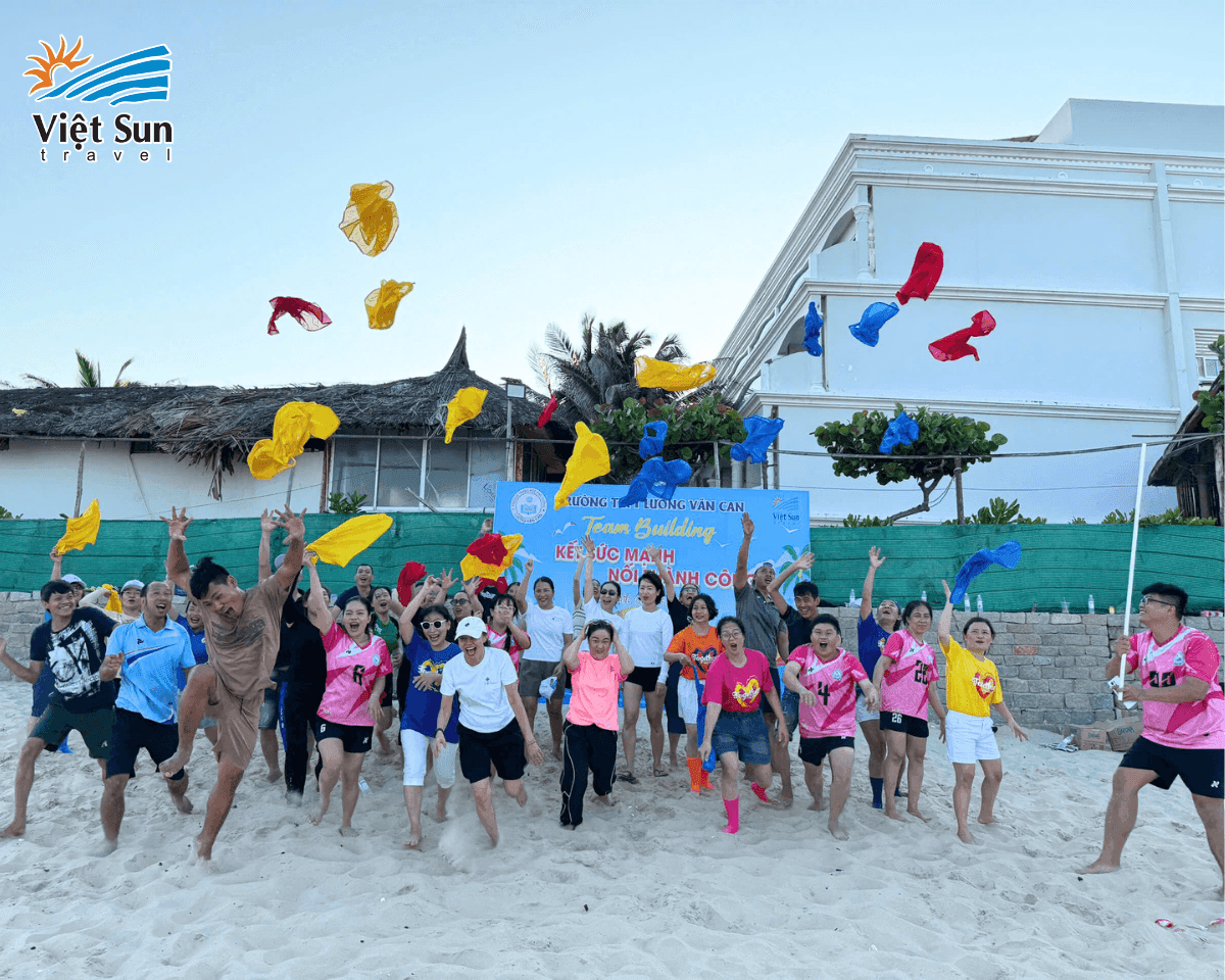 Đoàn quẩy hết mình tại các trò chơi thú vị tại chương trình Team Buiding