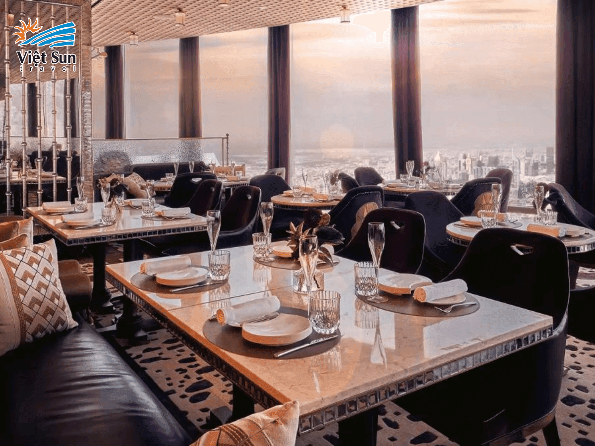 Ăn tối tại nhà hàng bên trong tòa nhà Burj Khalifa