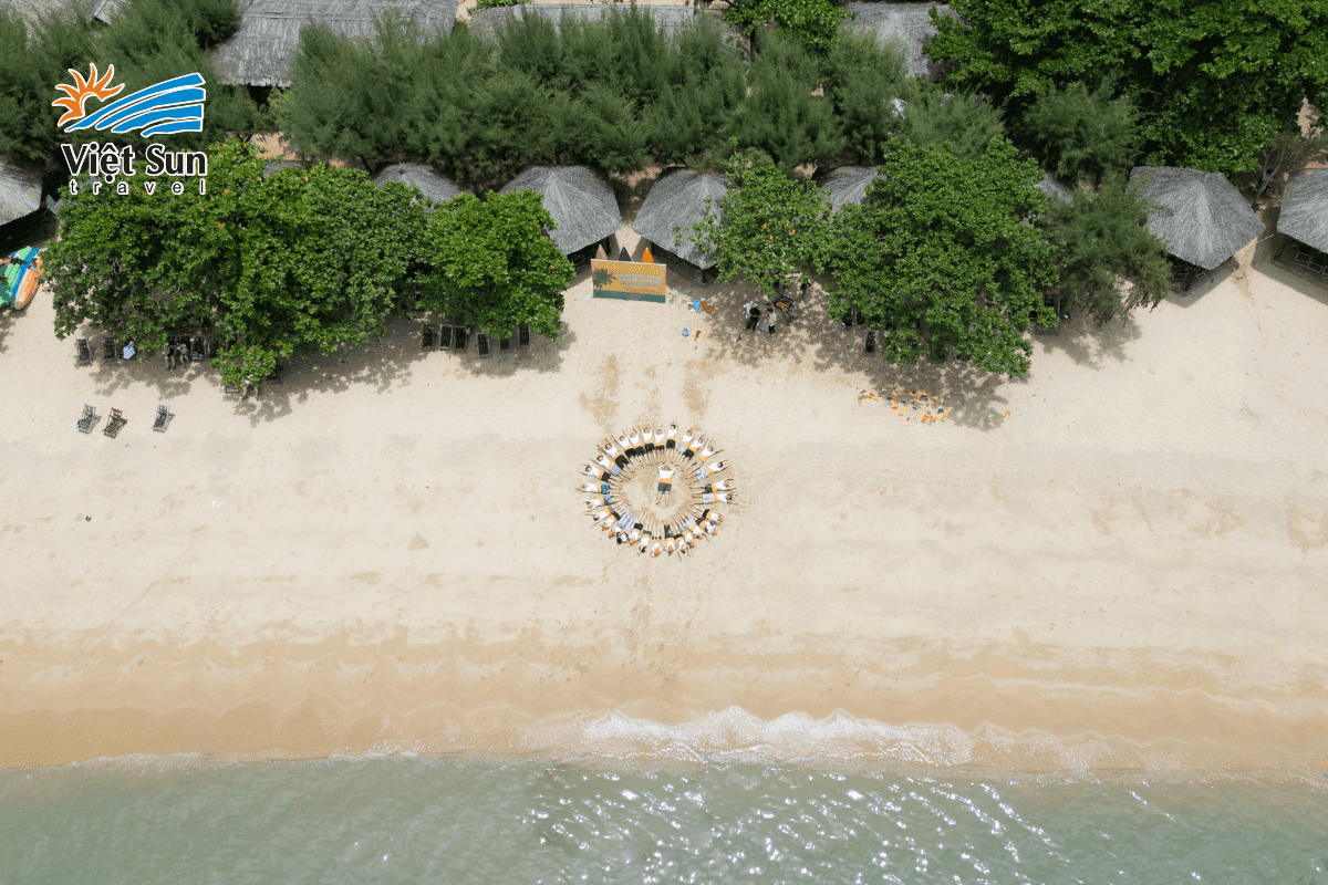 Khách Tour đoàn Viet Sun ở biển Nha Trang