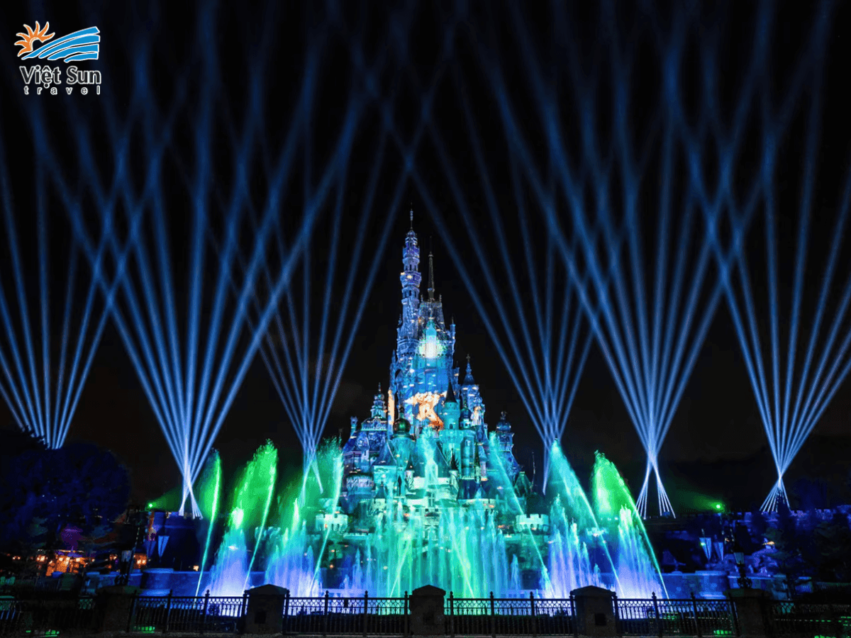 Show pháo hoa buổi tối tại Disneyland Hongkong