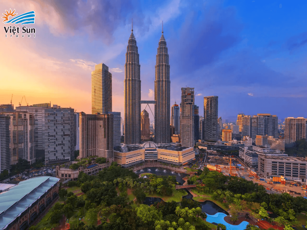 Du lịch Malaysia check in Tháp đôi Petronas