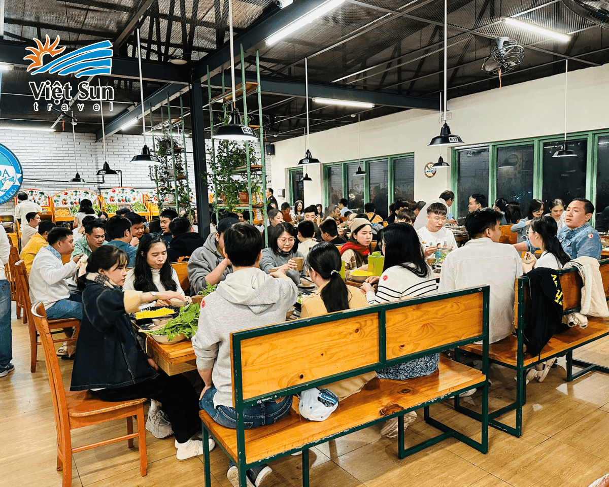 Đoàn cùng nhau ăn uống vui chơi tại Đà Lạt