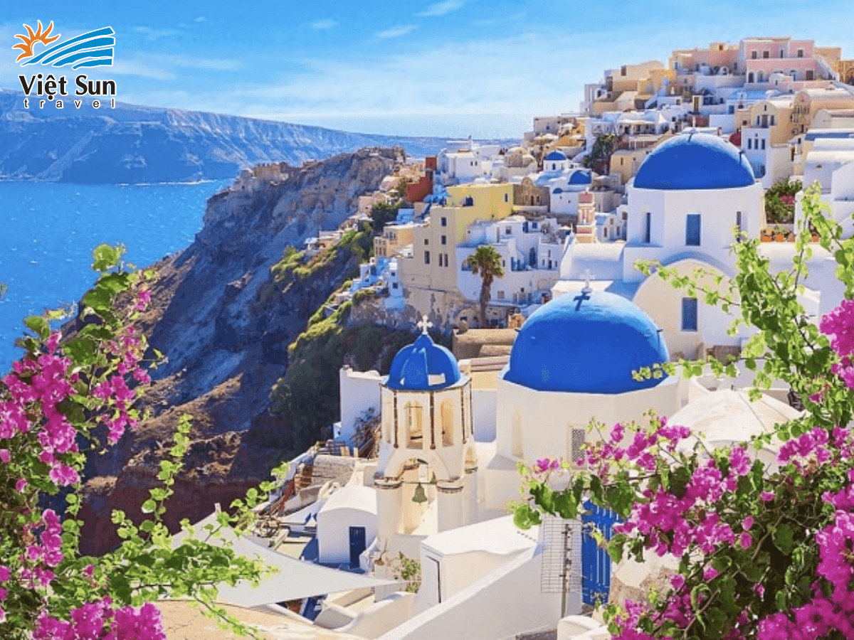 Làng Oia xinh đẹp trên đảo Santorini