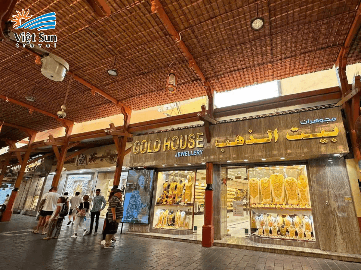 Bên trong chợ vàng Dubai
