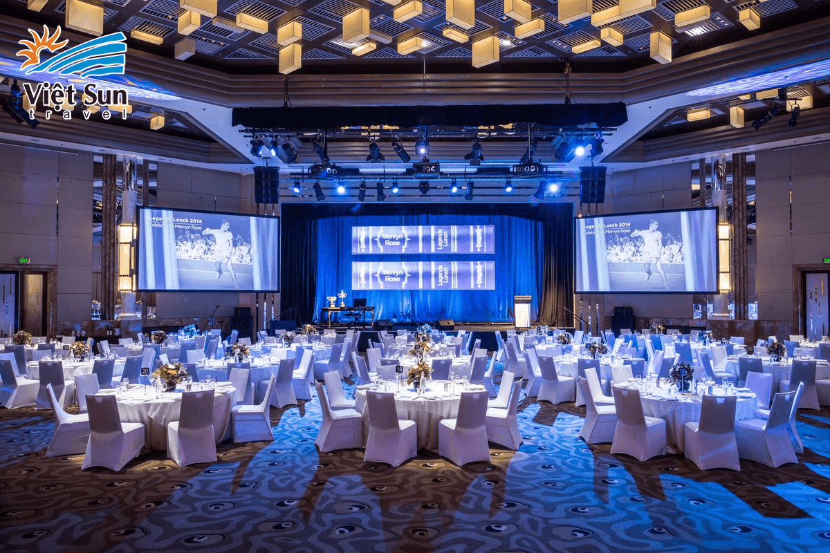 Không gian hoành tráng của year and party 