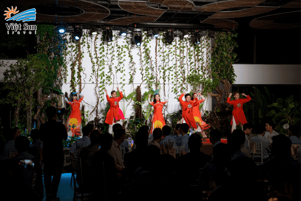Các tiết mục văn nghệ sôi động