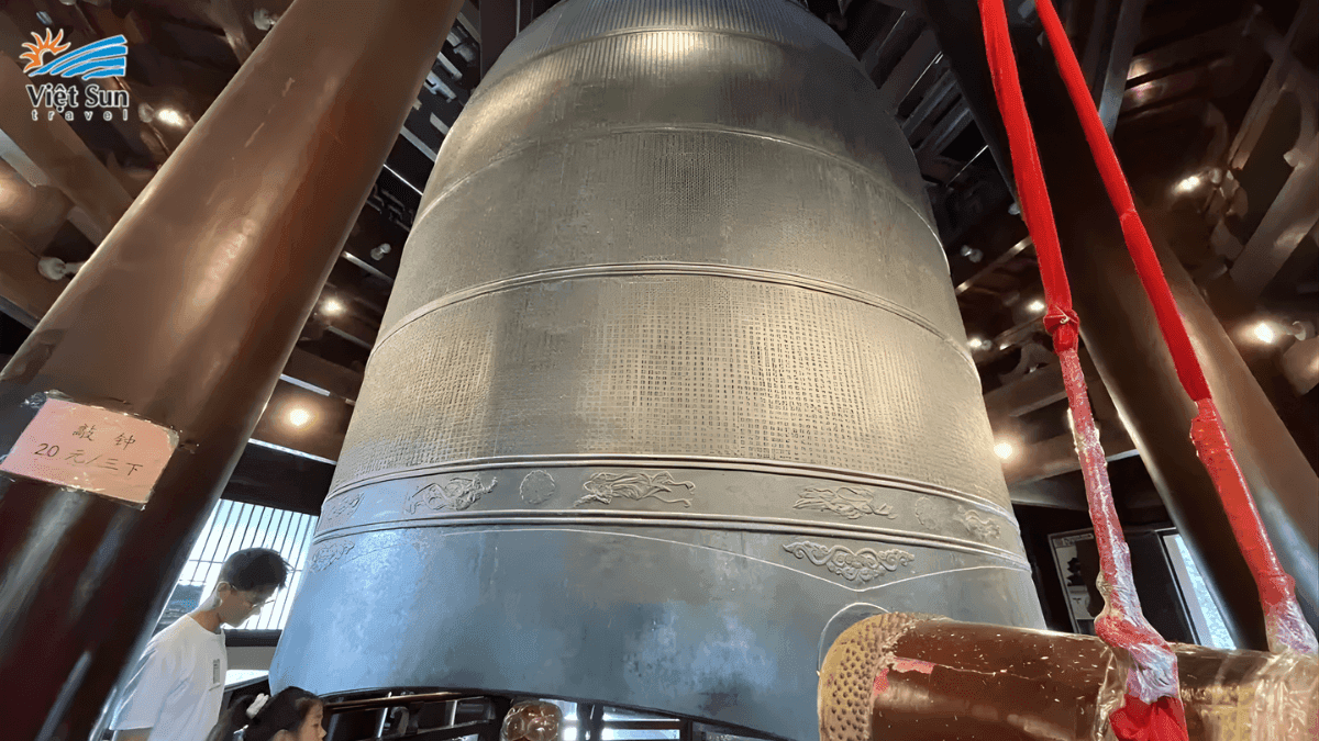 Cận cảnh chuông đồng