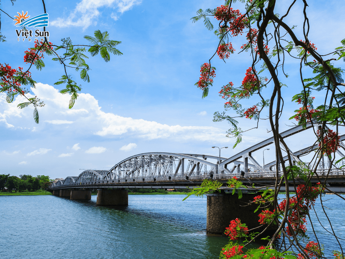Cầu Tràng Tiền - Nét thơ xứ Huế.png