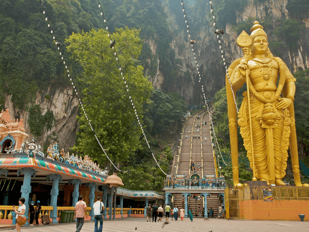Chiêm bái động Batu huyền bí