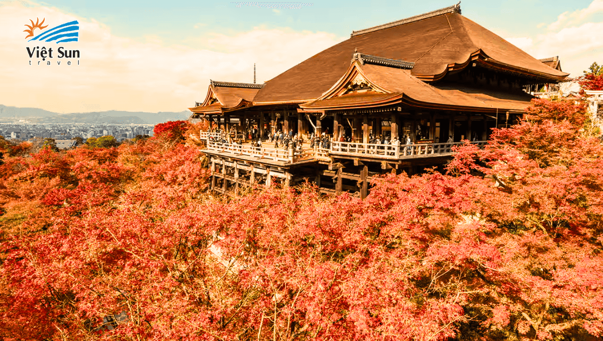 Đền Kiyomizu vào thu