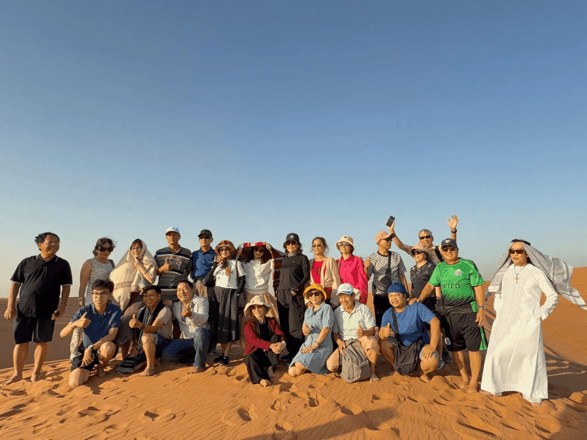 Đoàn check in Sa mạc Safari