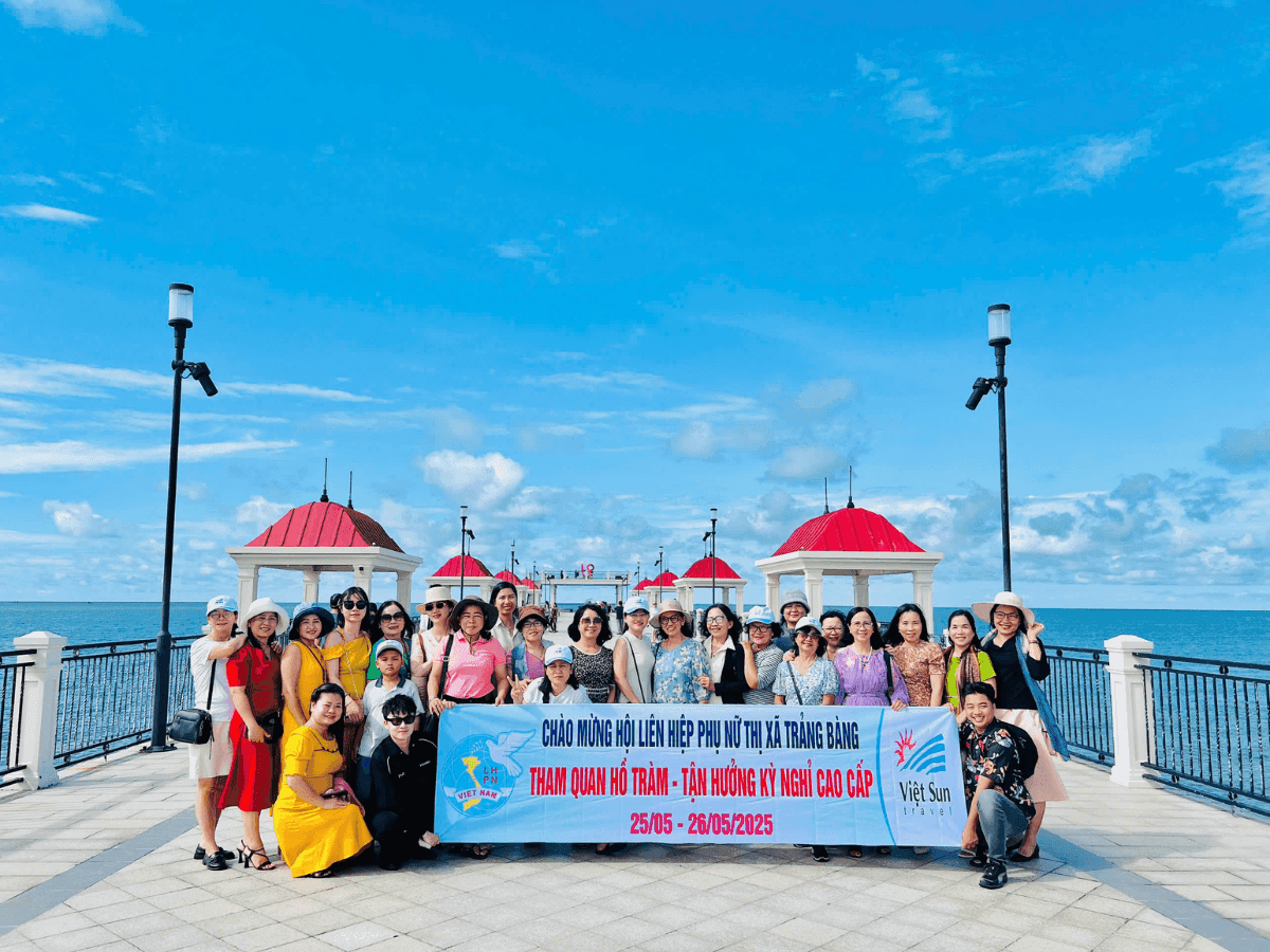 Đoàn khách Viet Sun Check in Hồ Tràm