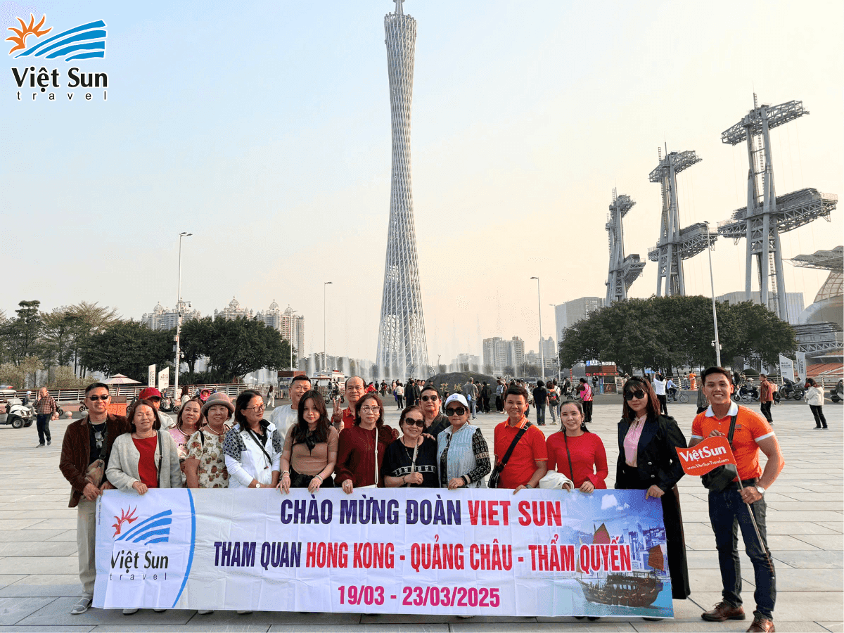 Đoàn khách Viet Sun Travel check in tại Hồng Kông