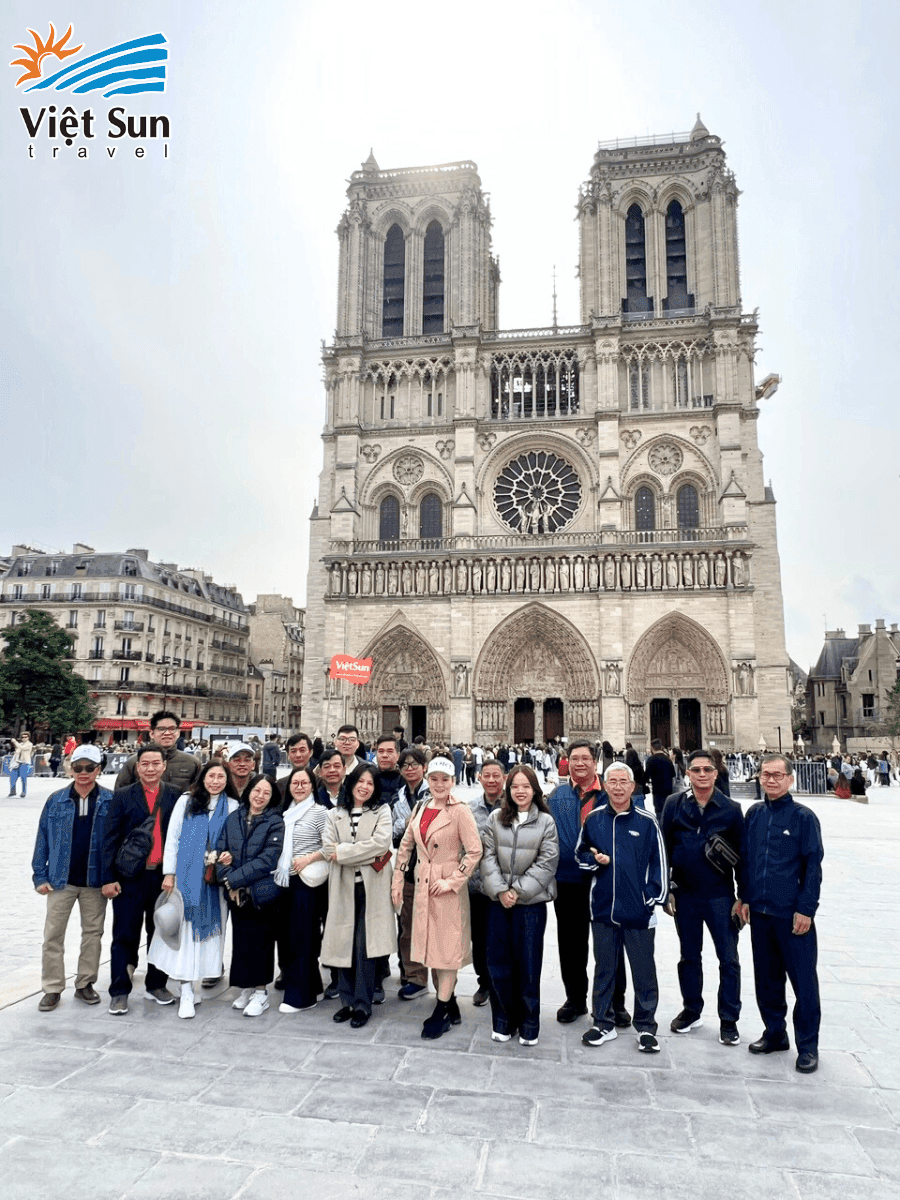 Đoàn khách Viet Sun check in tour Châu Âu