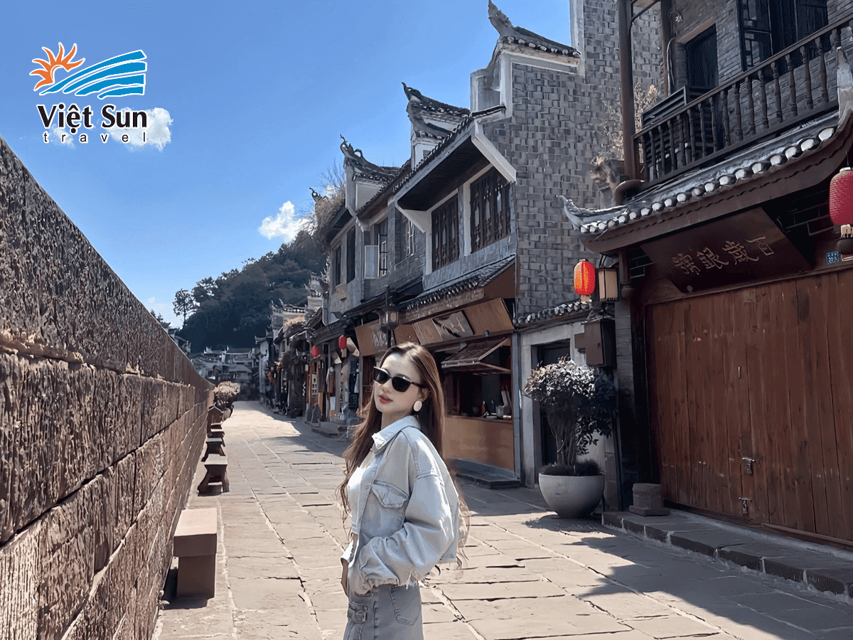 Du lịch Phượng Hoàng Cổ Trấn mùa hè