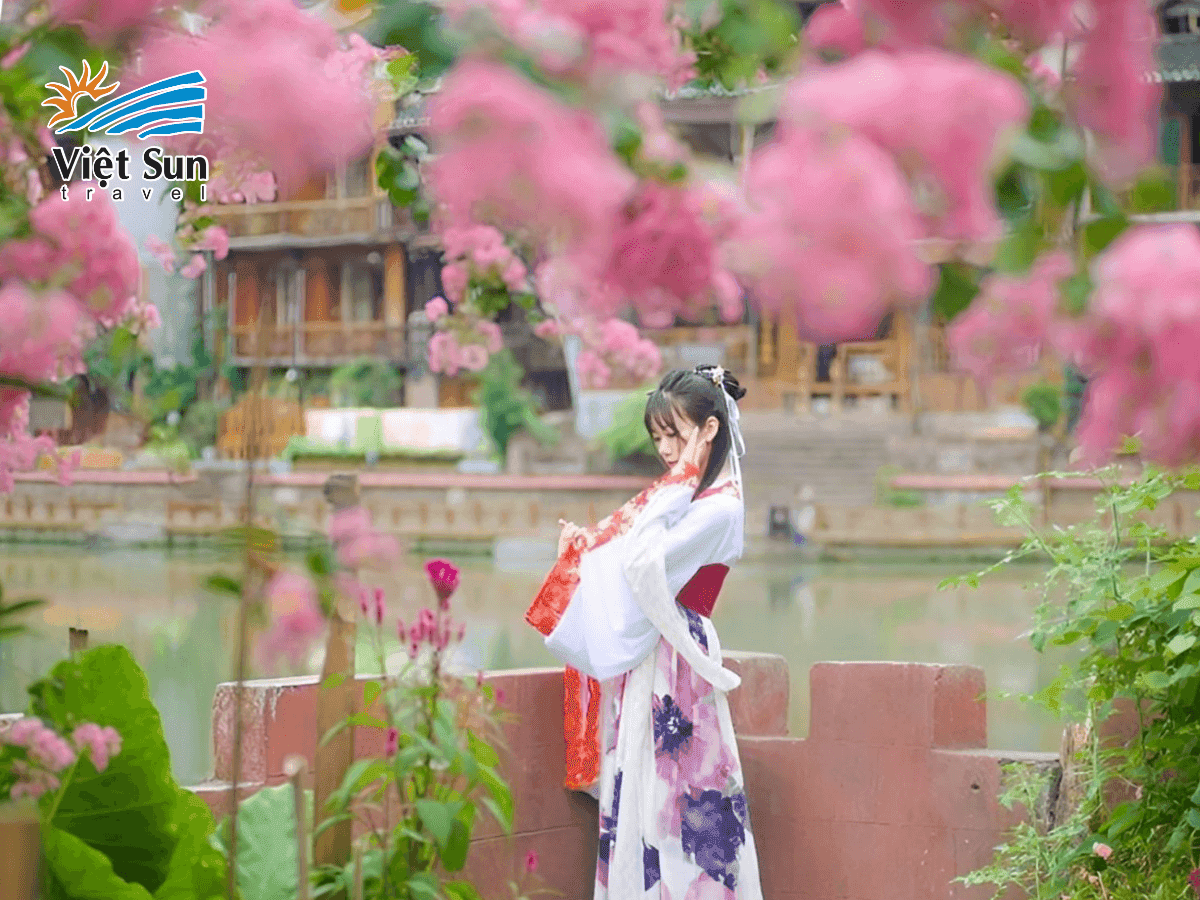 Du lịch Phượng Hoàng Cổ Trấn mùa xuân