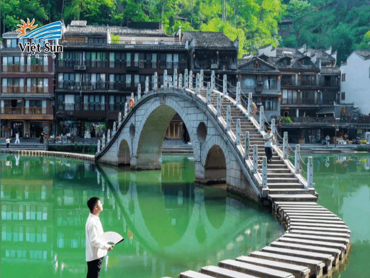 Du lịch Phượng Hoàng Cổ Trấn vào mùa hè