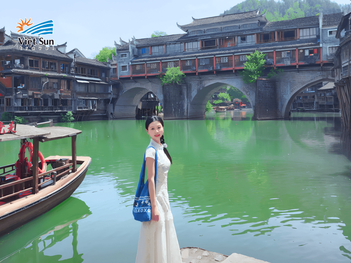 Du lịch Phượng Hoàng Cổ Trấn vào mùa hè