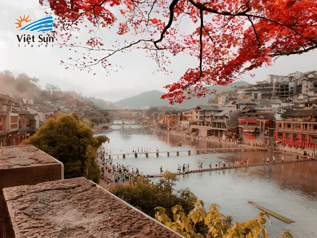 Du lịch Phượng Hoàng Cổ Trấn vào mùa thu