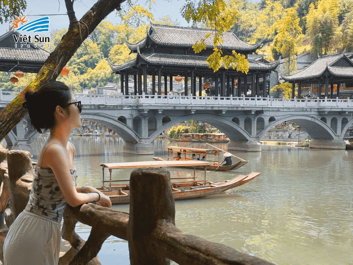 Du lịch Phượng Hoàng Cổ Trấn vào mùa thu