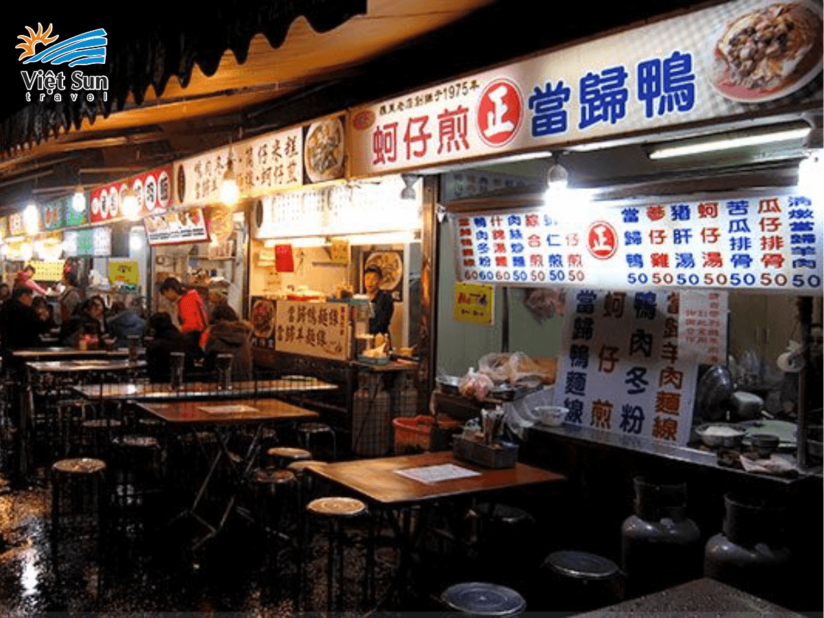 Hàng quán tại chợ đêm Luodong