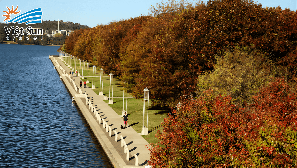 Hồ Burley Griffin.Viet Sun Travel