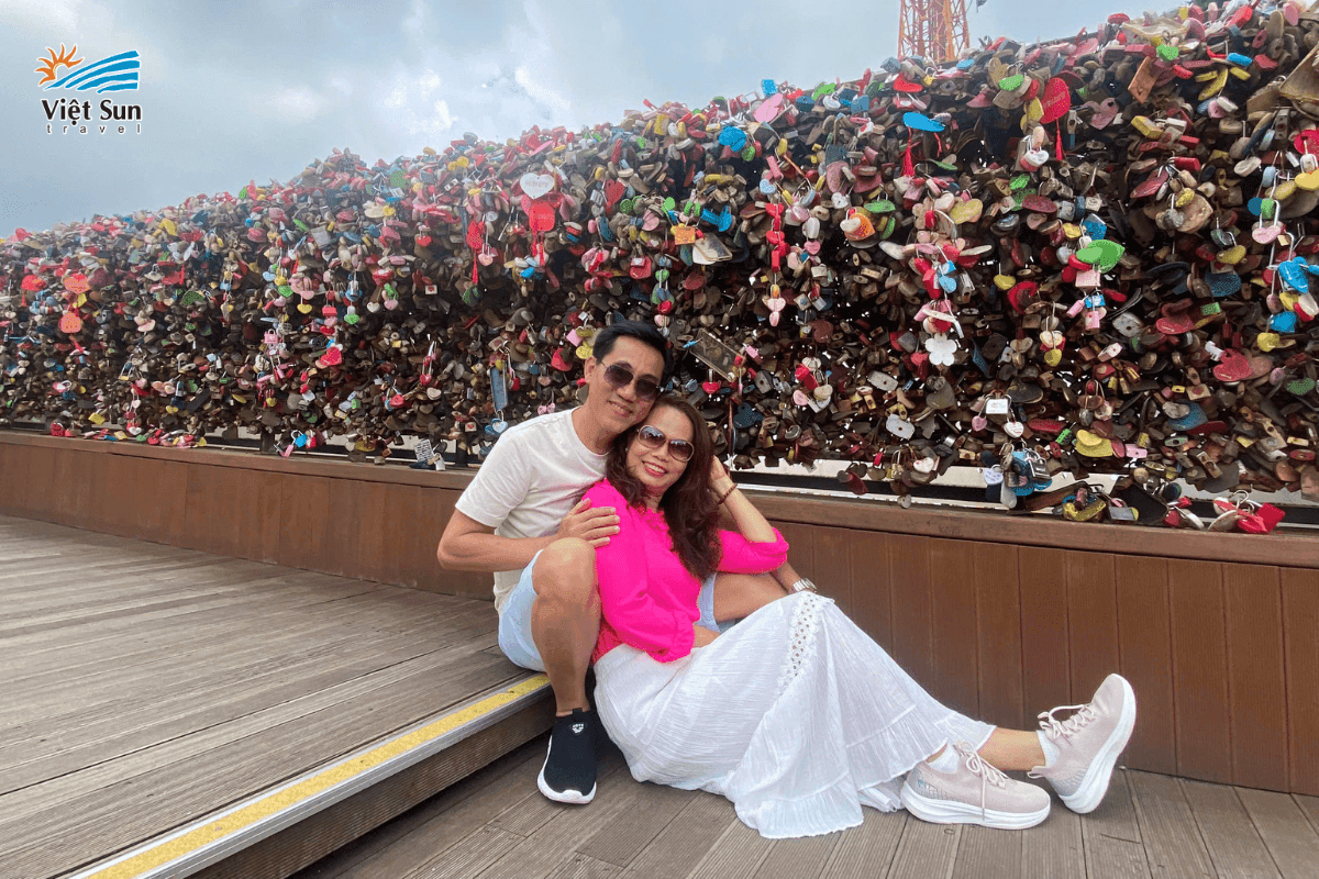 Khách Viet Sun checkin Tại tháp Namsan Hàn.