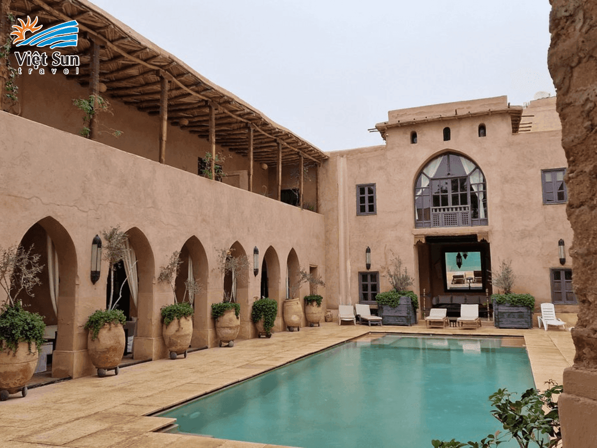 Khách sạn Caravanserai