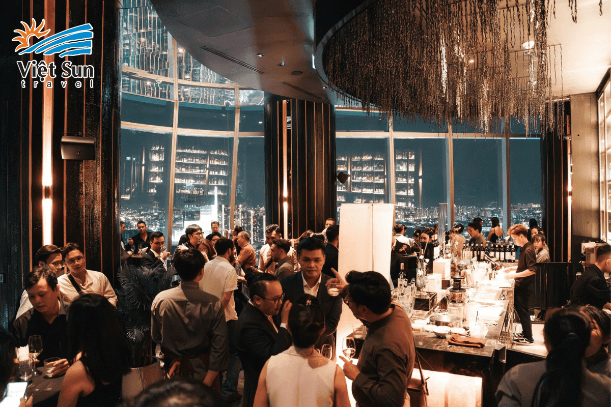 Khung cảnh bữa tiệc cuối năm