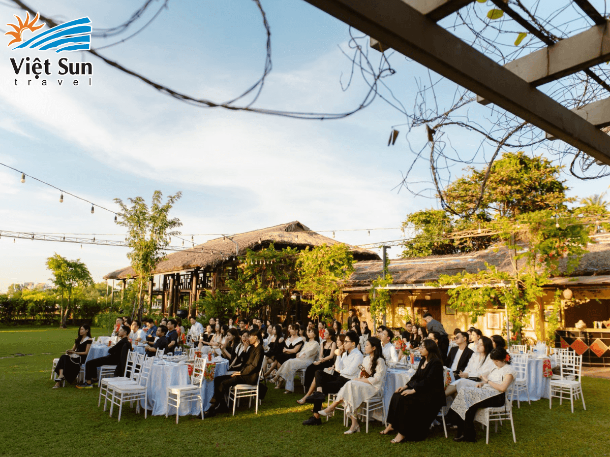 Khung cảnh buổi YEP tại resort đầy ấm áp