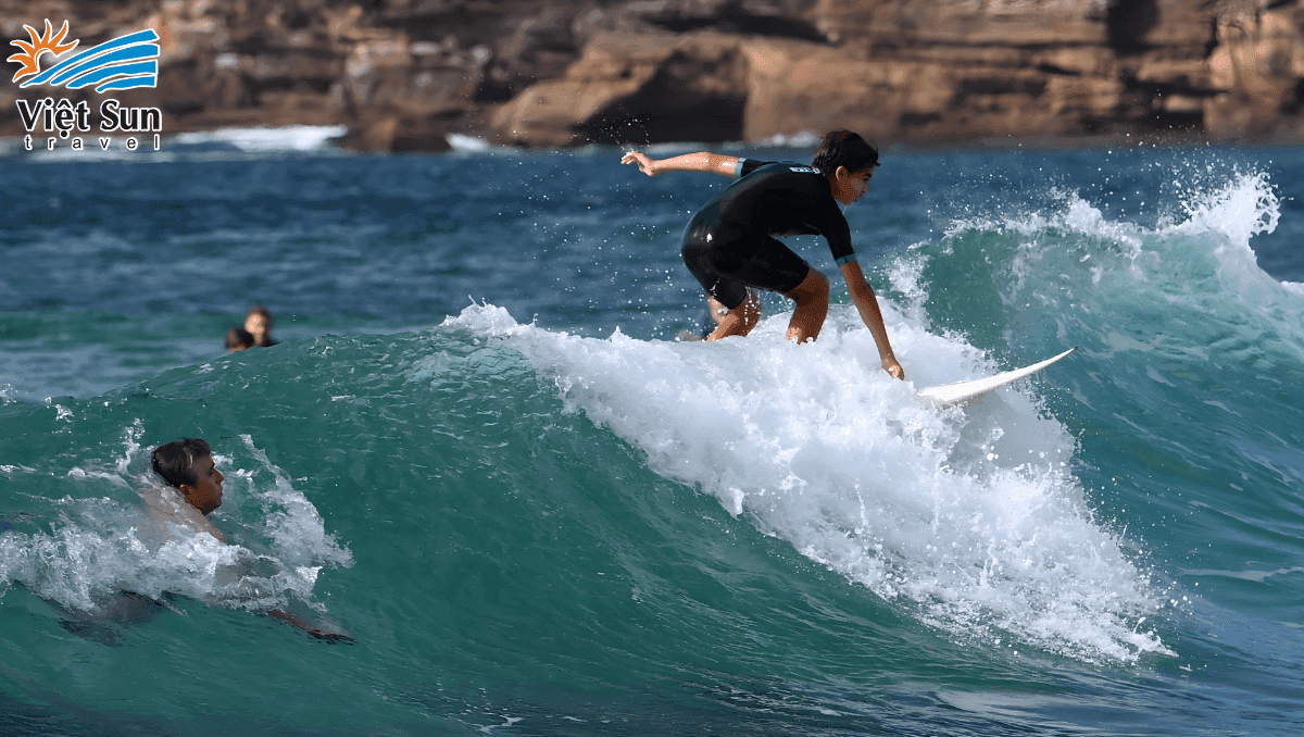 Lướt sóng tại Bondi.Viet Sun Travel 