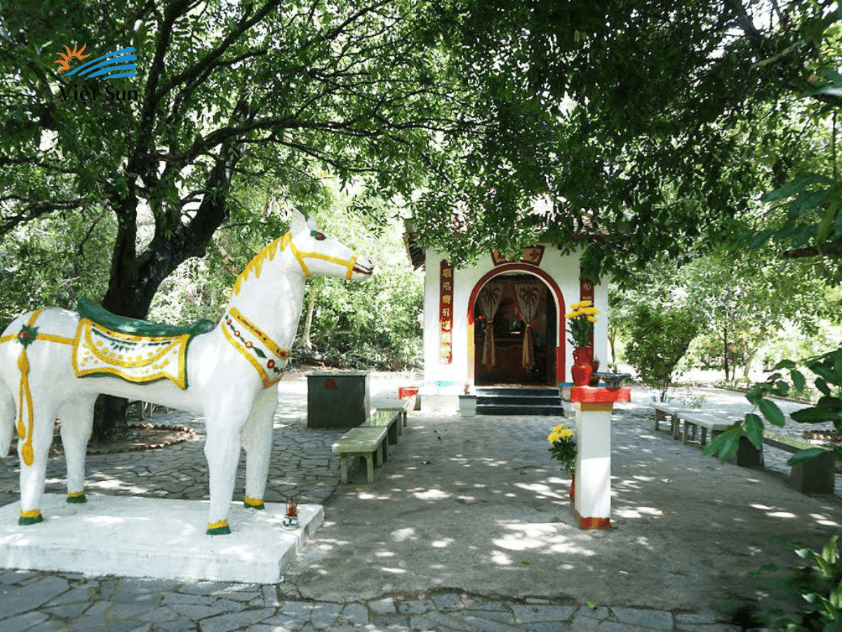 Mộ Hoàng Tử Cải Côn Đảo