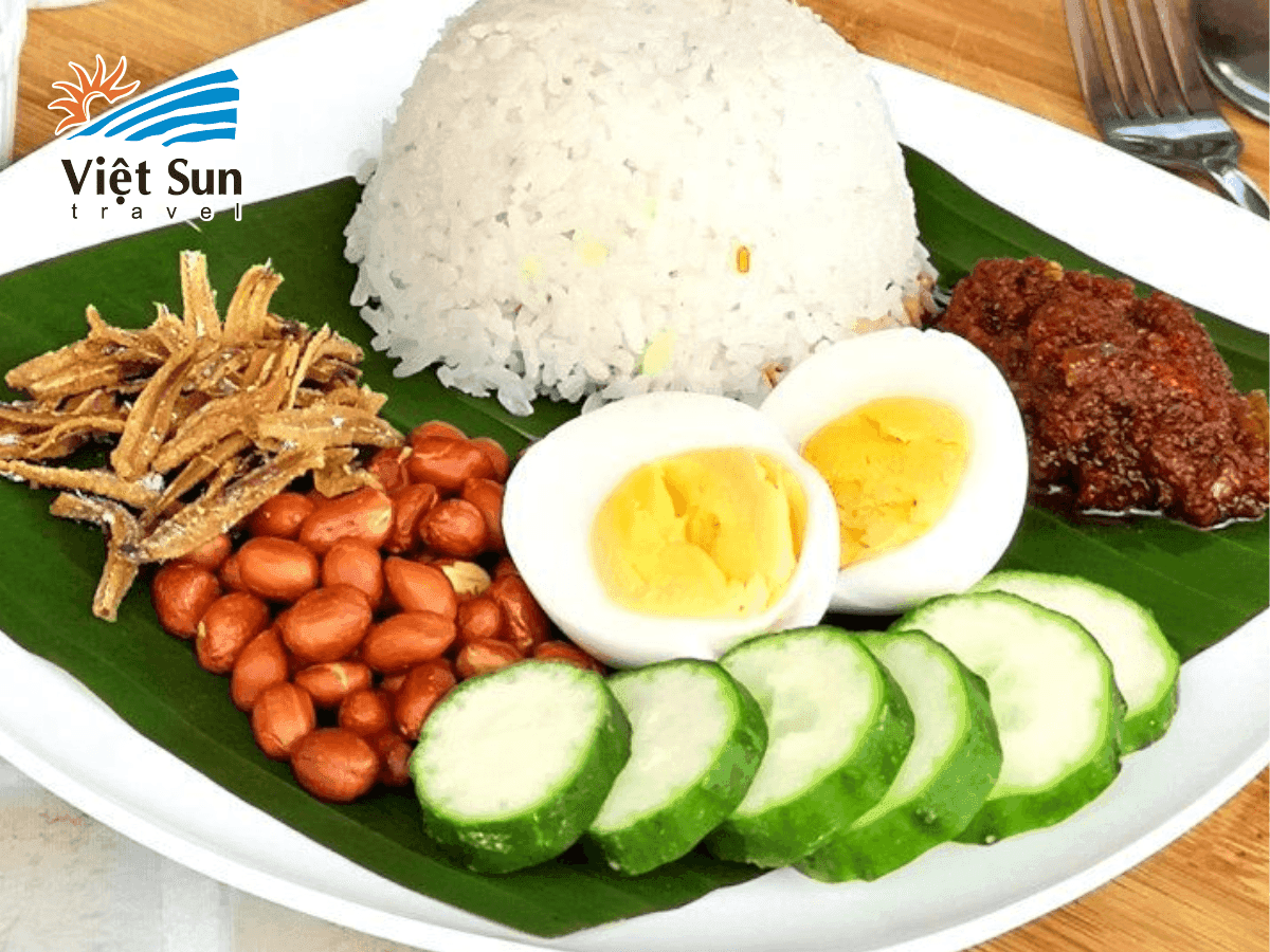 Nasi Lemak - món cơm quốc dân Malaysia