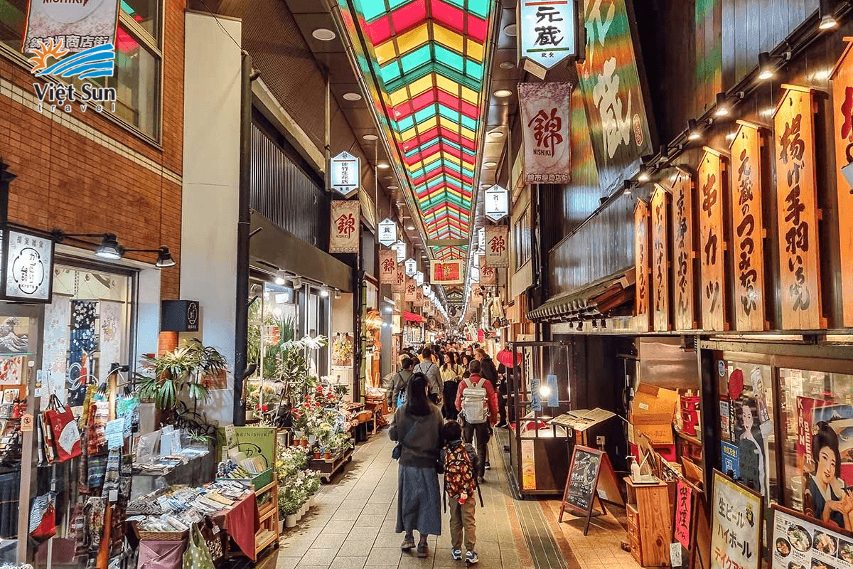 Nishiki Market – “nhà bếp Kyoto” sầm uất.