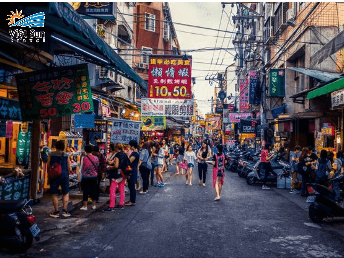 Quầy hải sản tươi rói tại chợ Liuhe