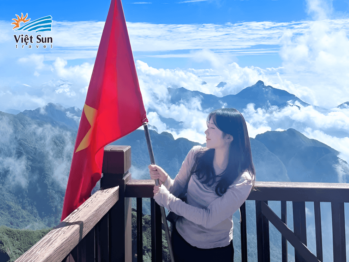 Săn mây trên đỉnh núi Fansipan vào mùa đông