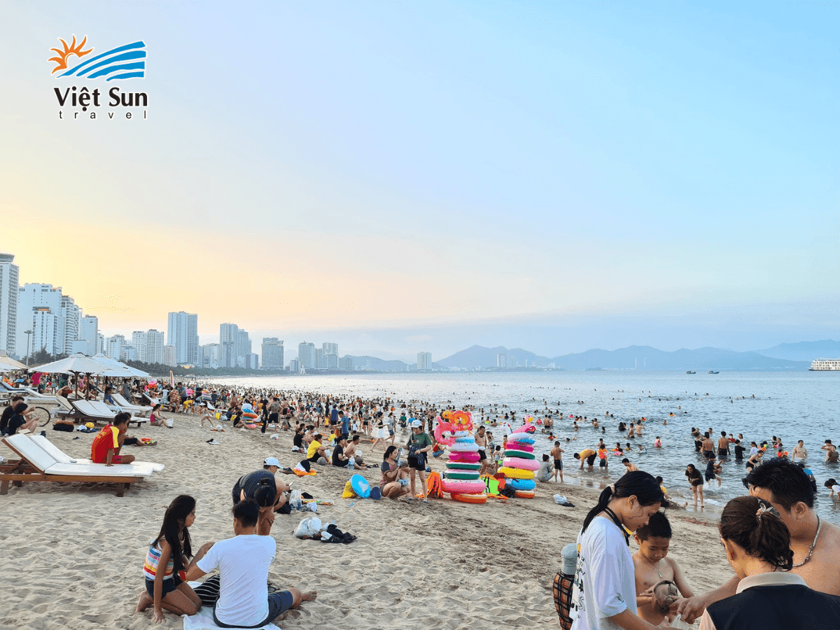 Tắm biển Nha Trang
