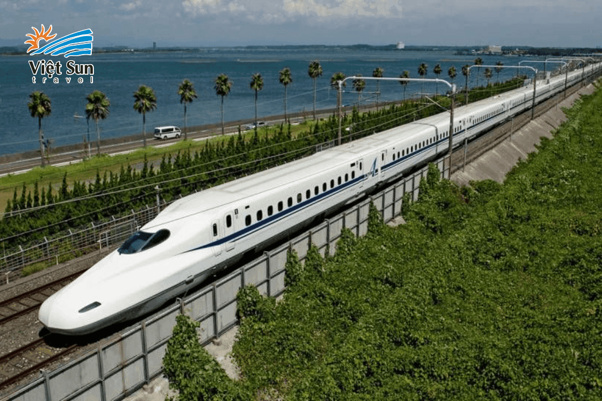 Tàu Tokaido Shinkansen đi Kyoto – Osaka.