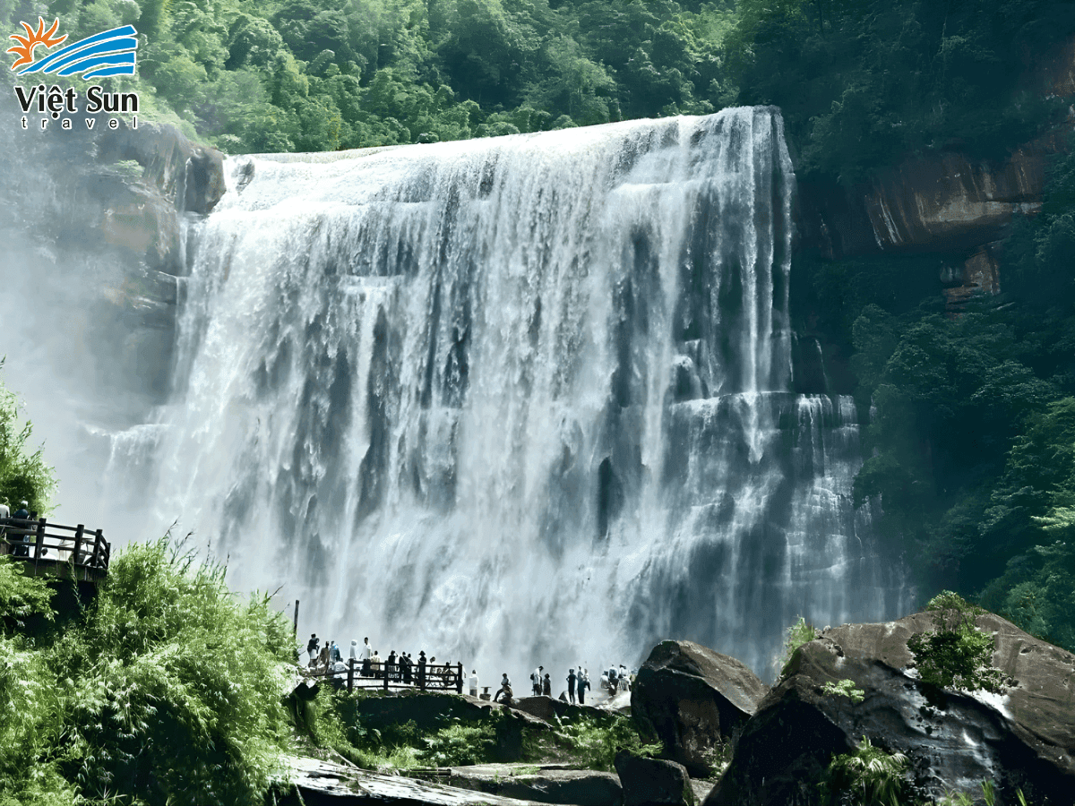 Thác lớn Đan Hà Xích Thủy.png