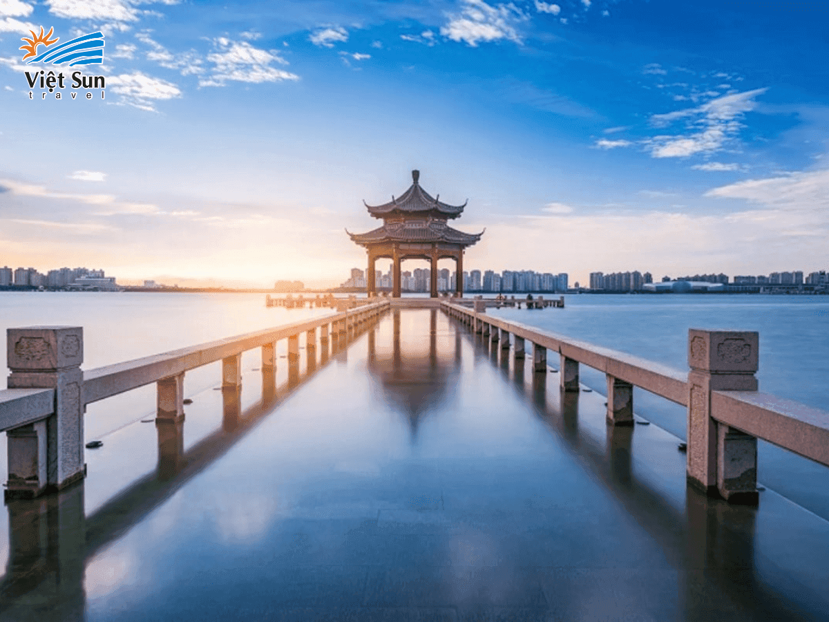 Thắng cảnh Hồ Kim Kê