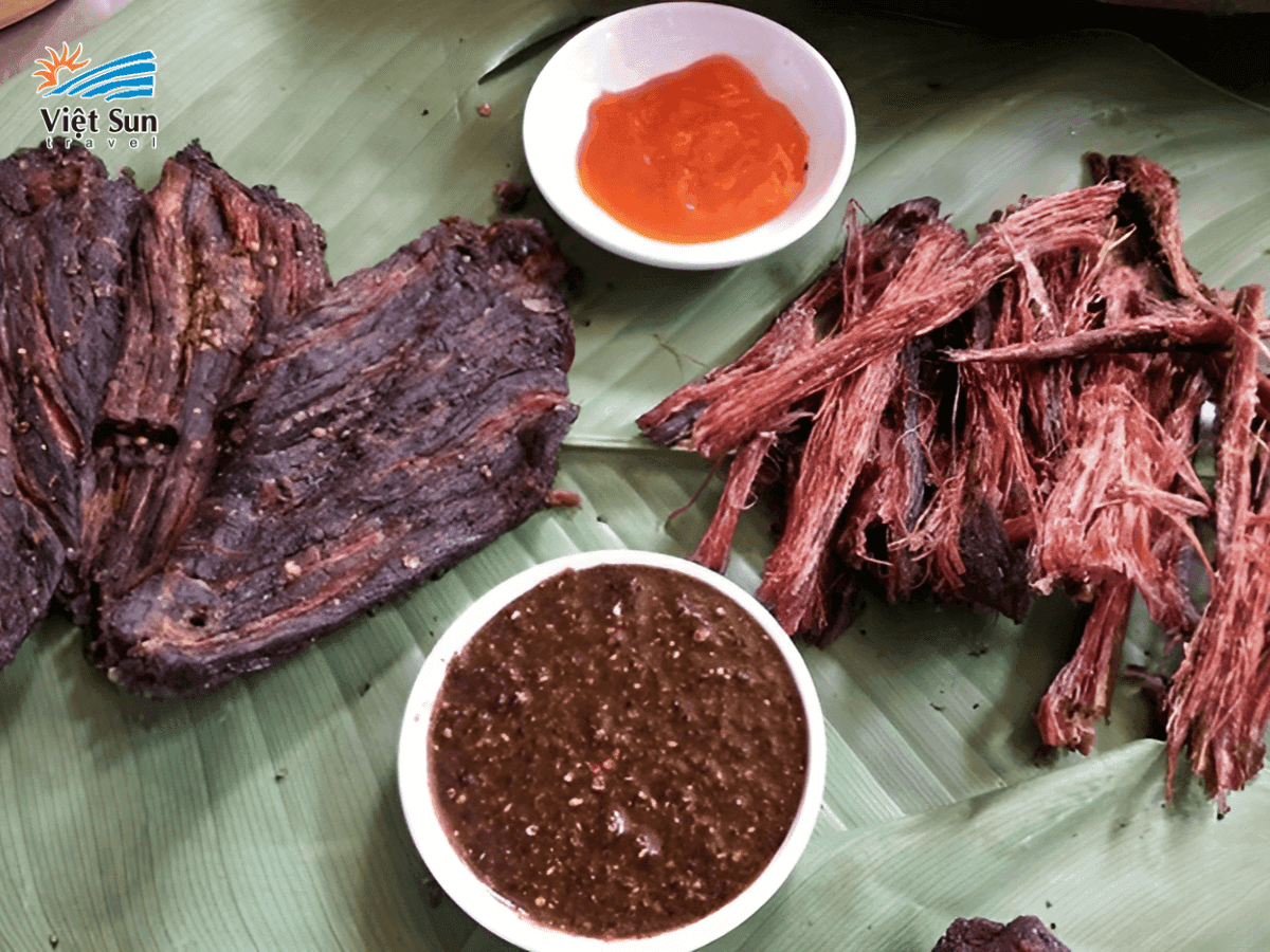 Thịt trâu gác bếp – hương vị đặc sản vùng cao