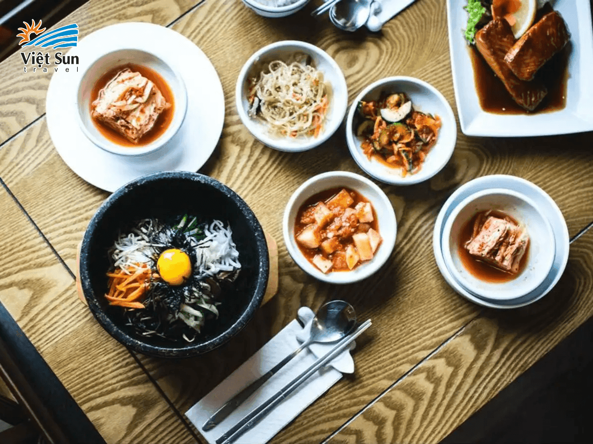 Thưởng thức ẩm thực tại tháp Namsan